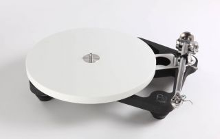 REGA Planar 10 mit P10 PSU Netzteil mit Rega Apheta 3 MC Tonabnehmer